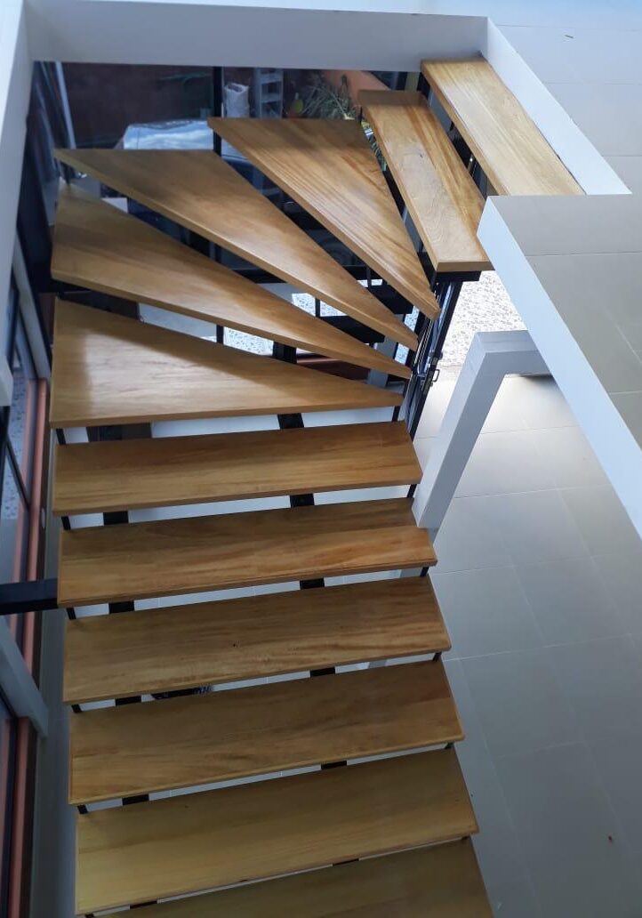 escaleras en madera para interiores